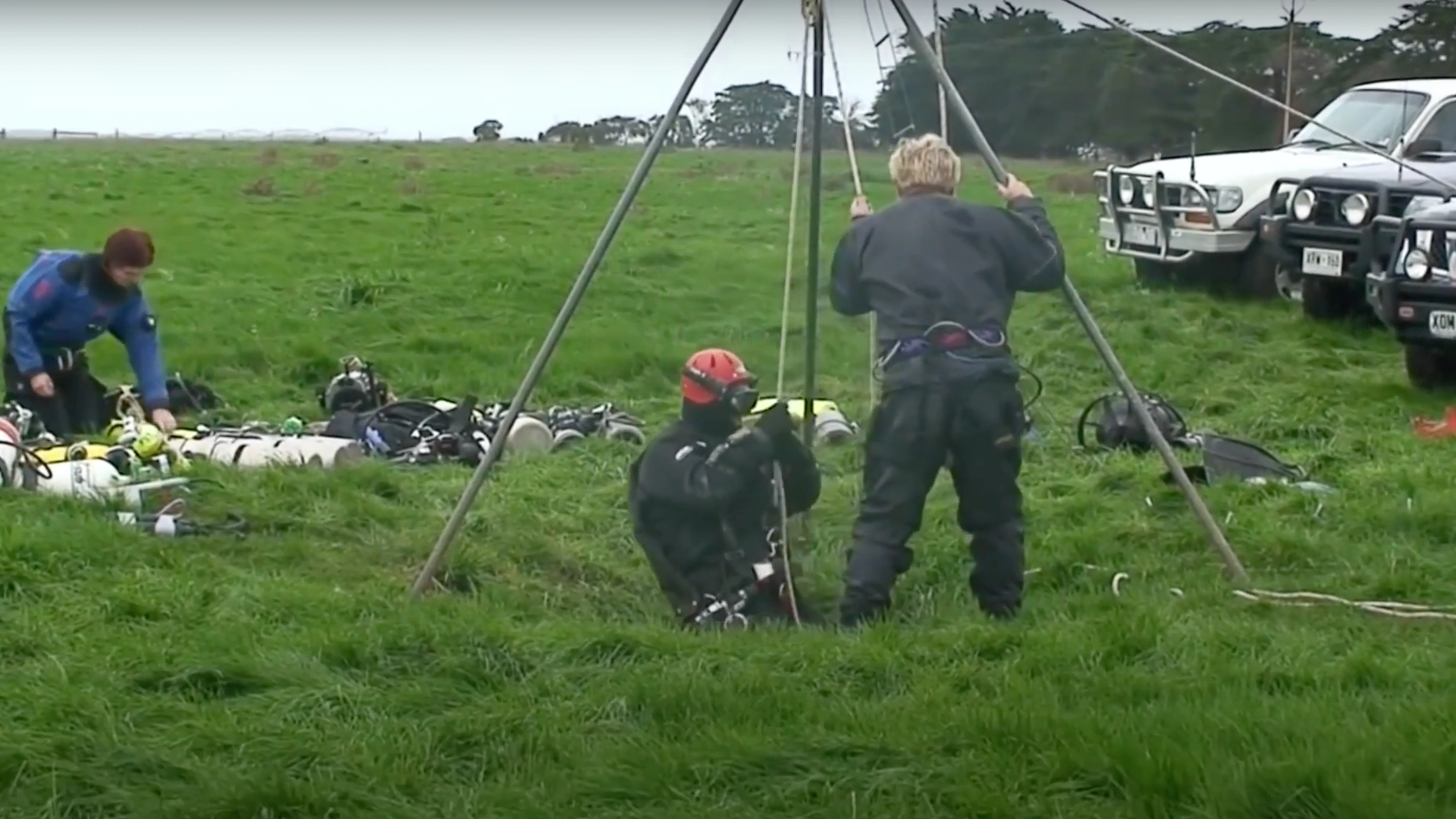 Sinkhole that opened up in man's paddock killed four people who went to explore what was underneath