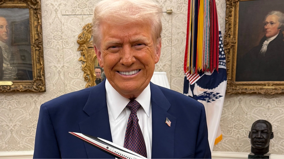 People zoom into photo of Donald Trump and spot 'sinister' detail in the background