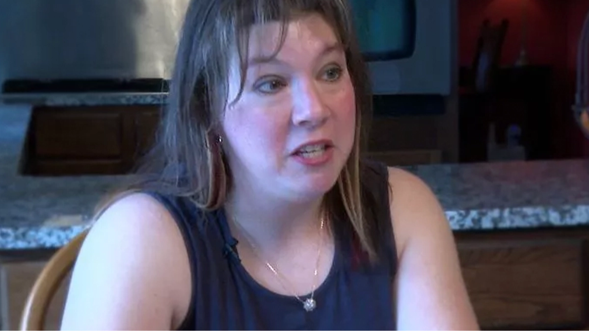 Woman credits TikTok for helping diagnose her with cancer after noticing alarming detail on fingernail 