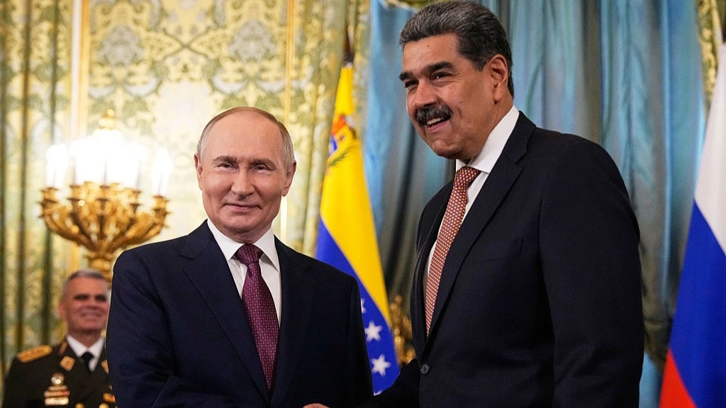 Putin phones Venezuelan president to offer Russia's support amid Trump feud