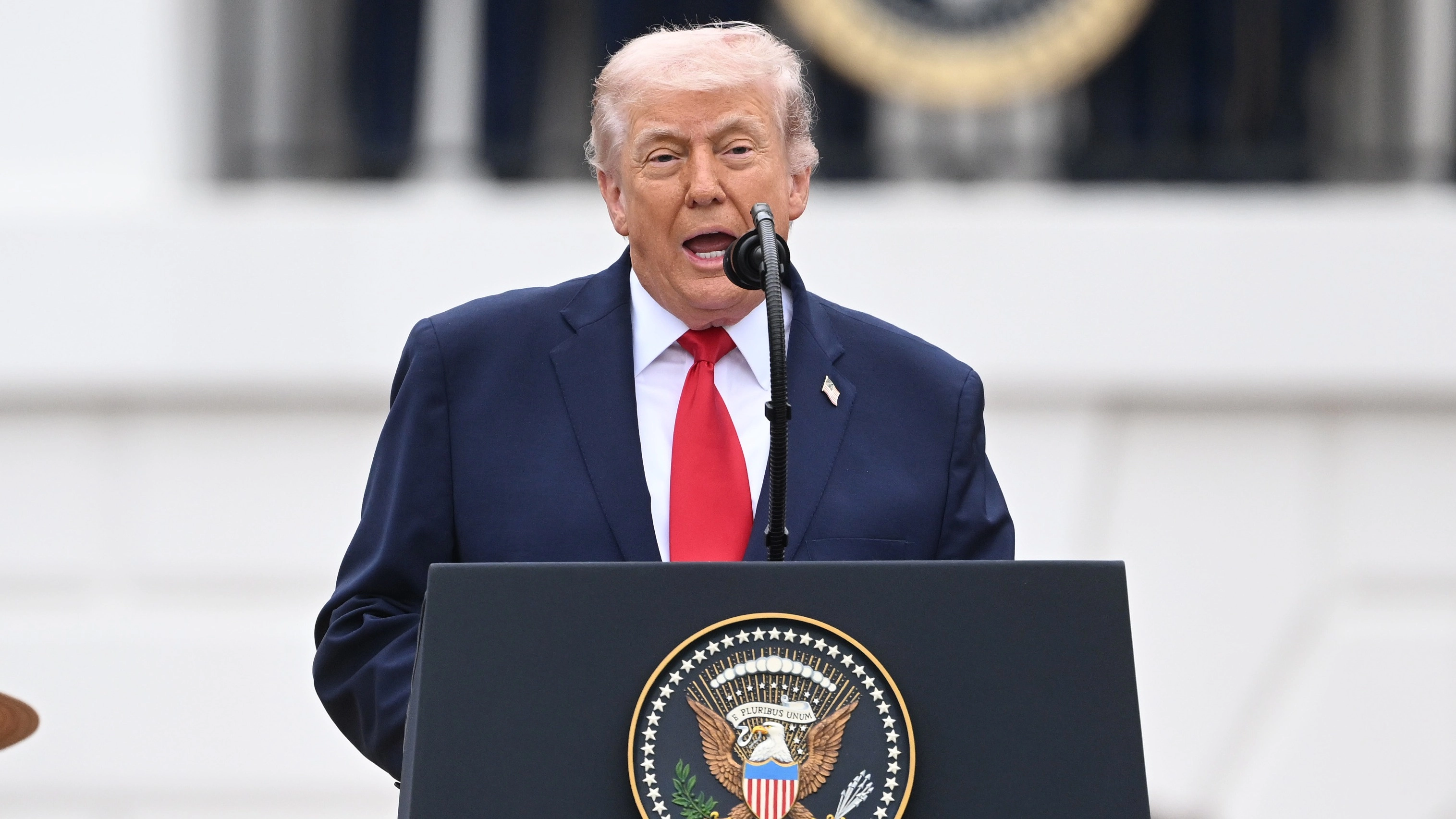 Donald Trump pauses televised speech to tell Melania their marriage won't last as long as his parents’