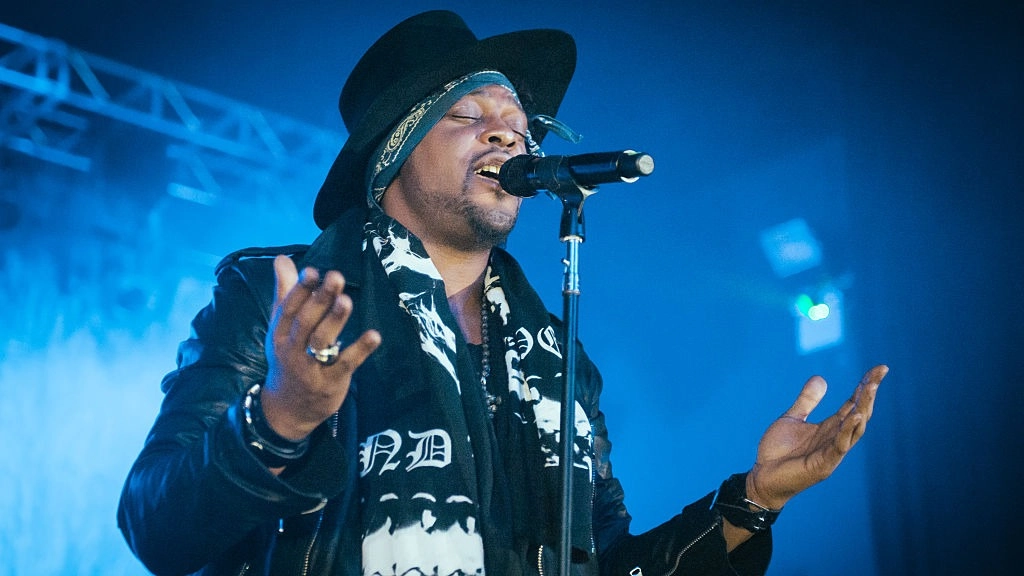 10 symptoms of pancreatic cancer explained as D'Angelo dies aged 51