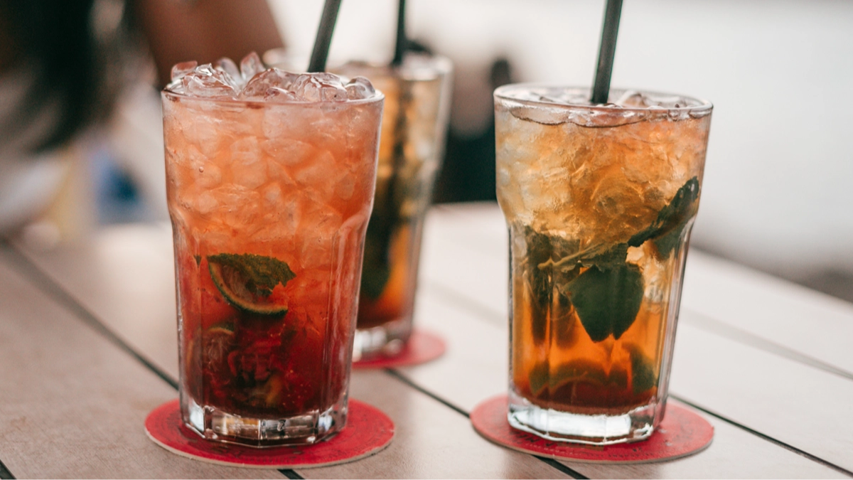 Bartender reveals drink order which immediately raises alarm bells and has him 'scanning for nearest security guard'
