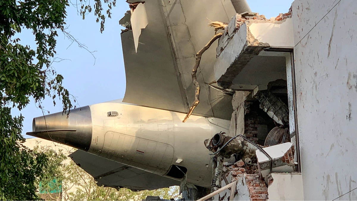 Aviation expert explains one detail which didn't look right on Air India plane as pilot's tragic 'final words' revealed