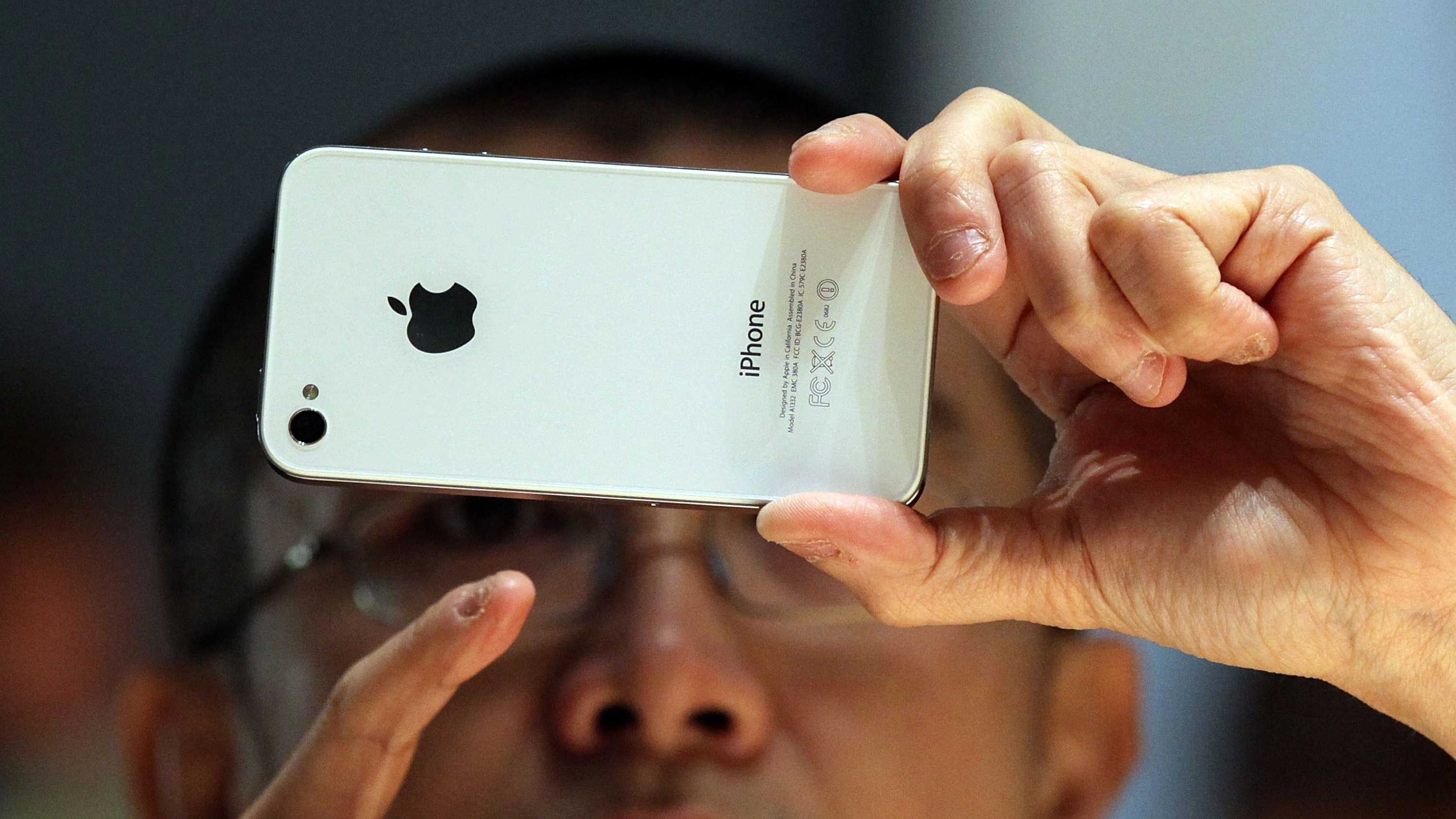 Expert issues security warning over iPhone 4 comeback that could leave people 'vulnerable'