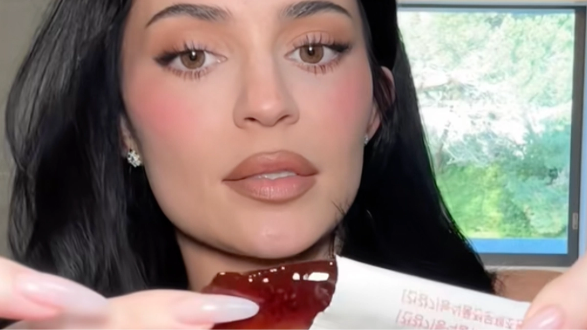 Kylie Jenner called 'irresponsible' for advertising jelly 'laxatives' on social media