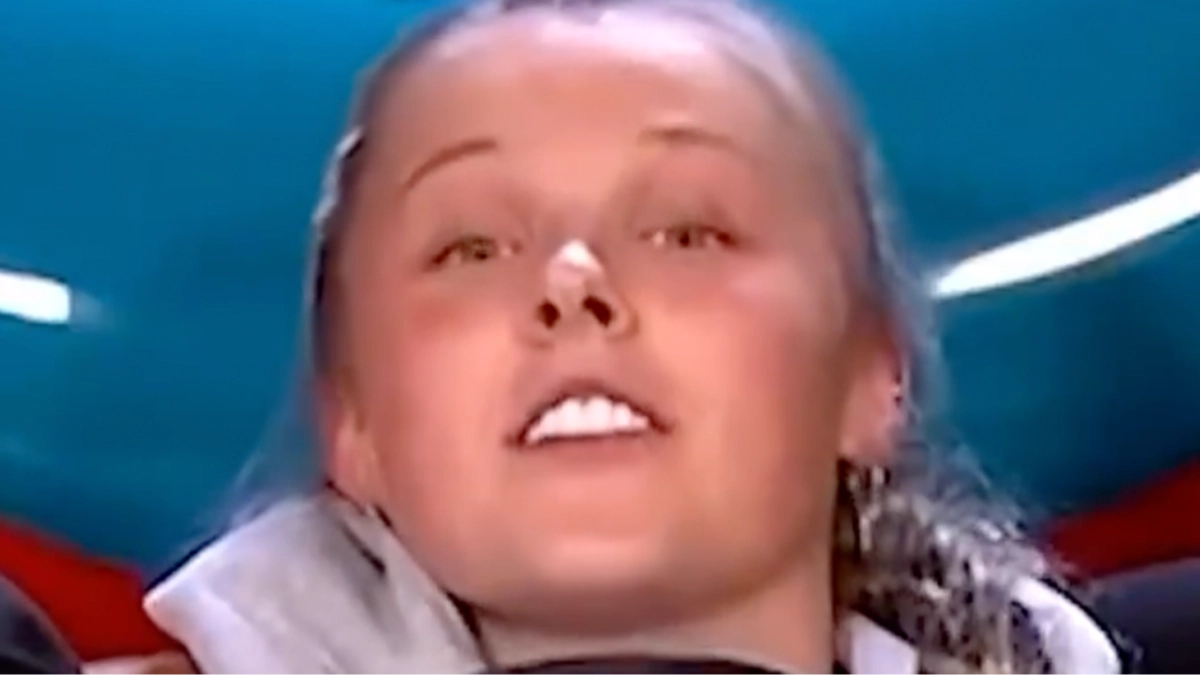 JoJo Siwa announces she's 'no longer a lesbian' on Big Brother