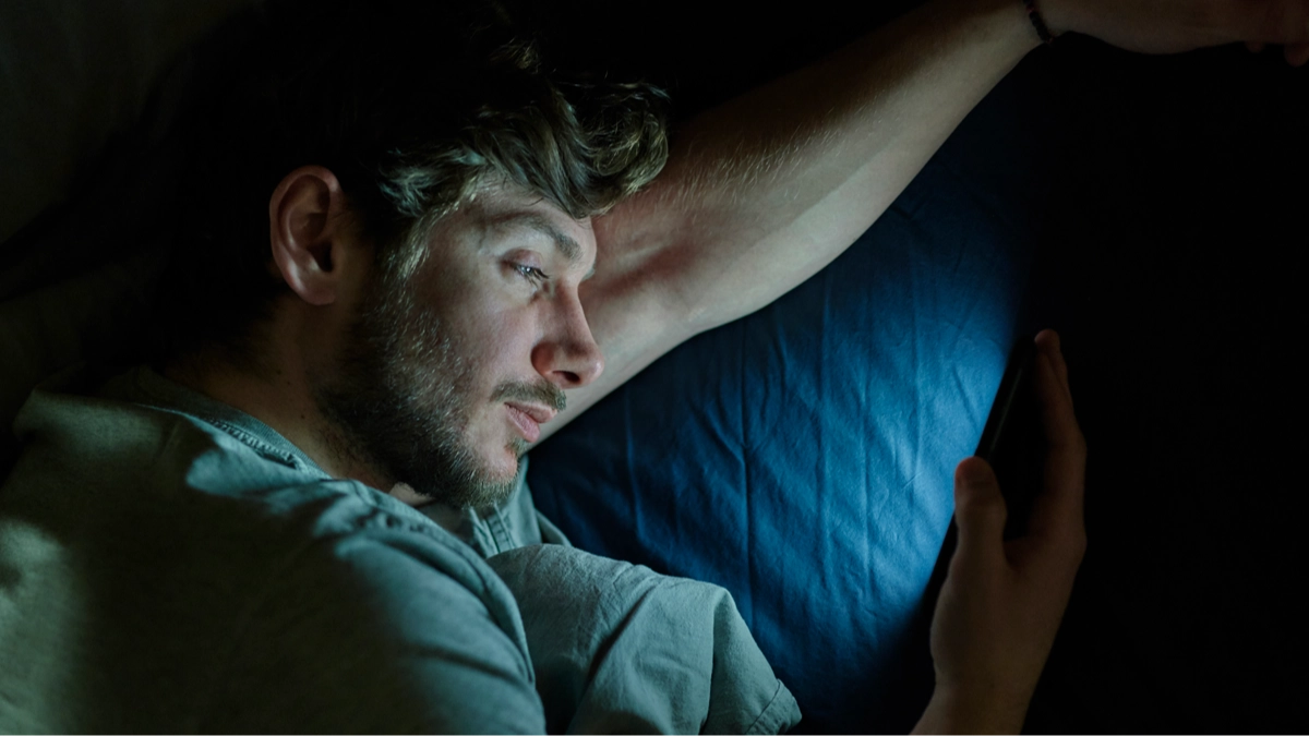 Expert reveals the dangers of 'zombie scrolling' and what happens to your brain when you do it