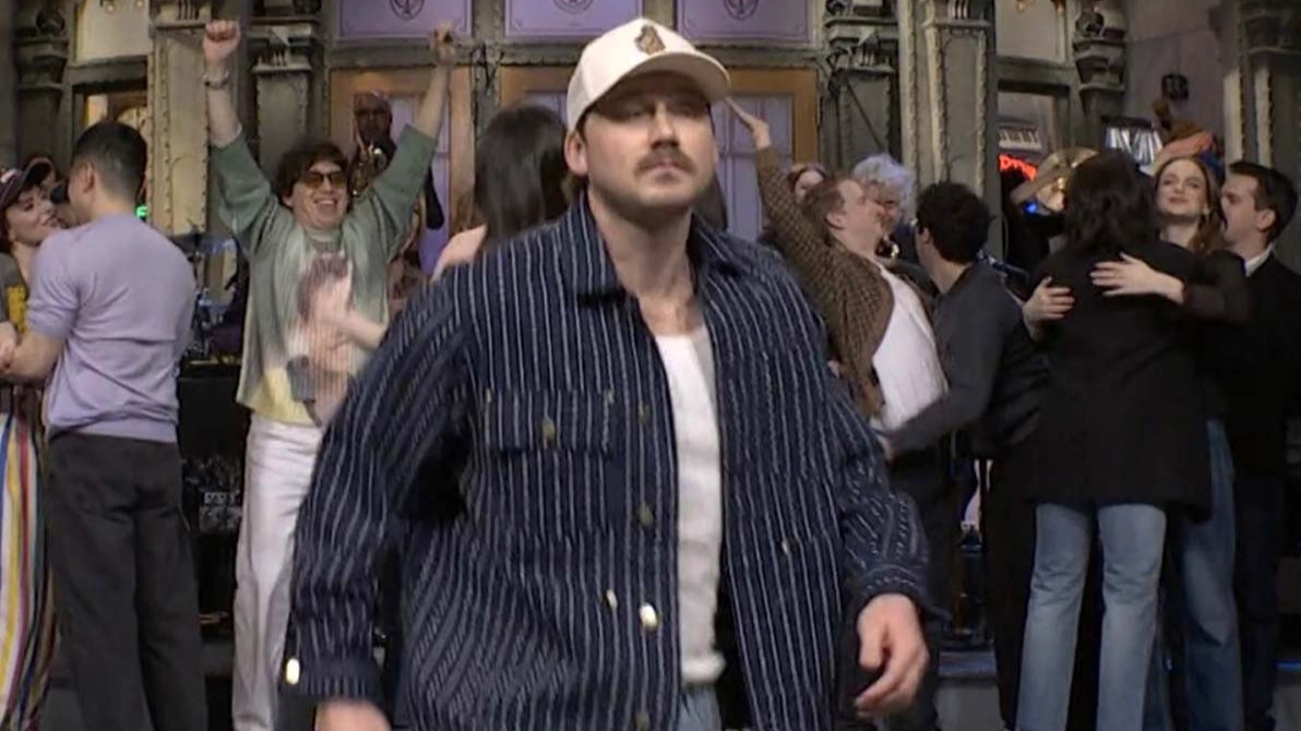 Lip reader ‘reveals’ what Morgan Wallen said before abruptly walking off SNL stage during credits