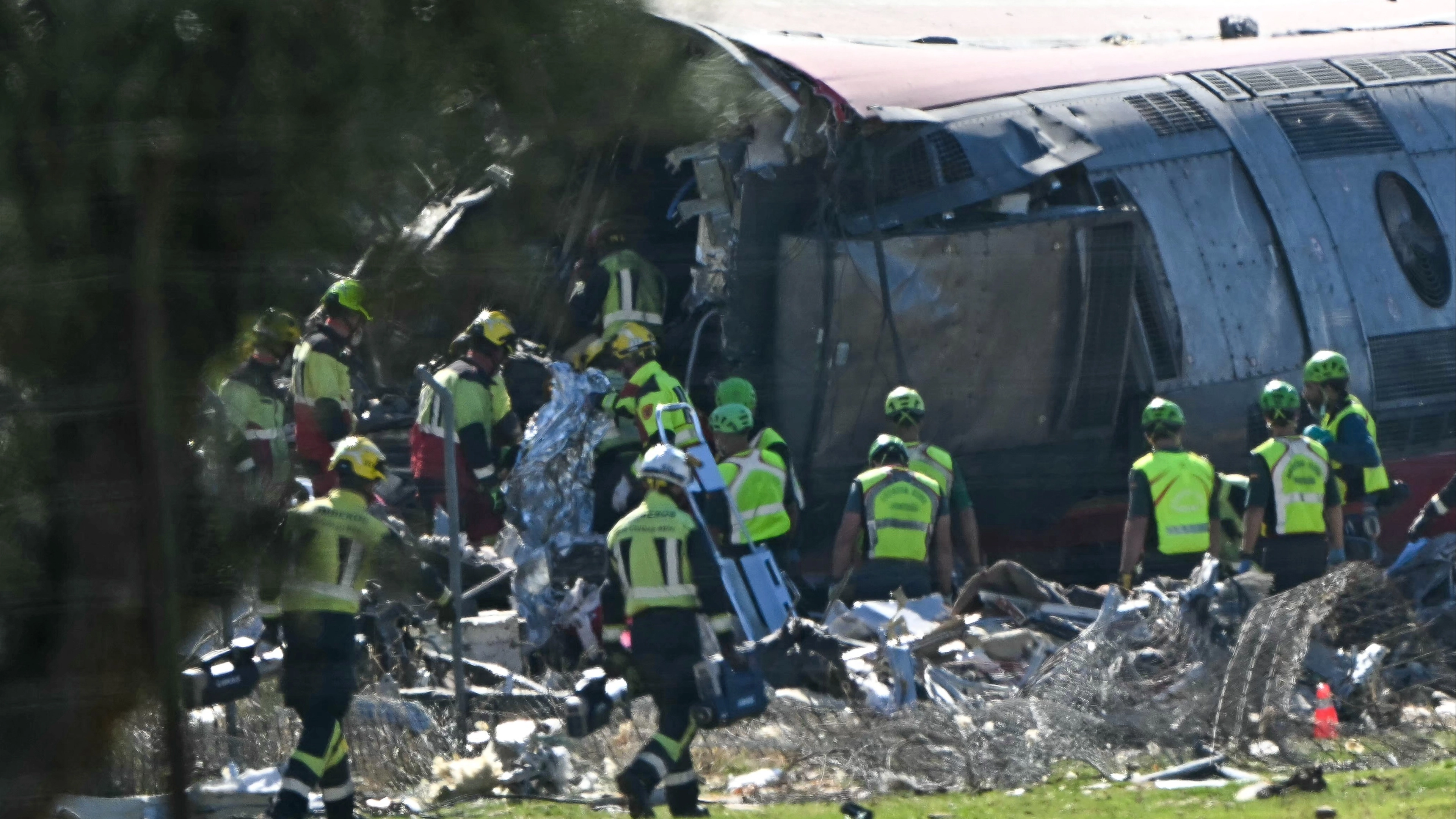 Witnesses speak out after train crash in Spain leaves at least 64 dead