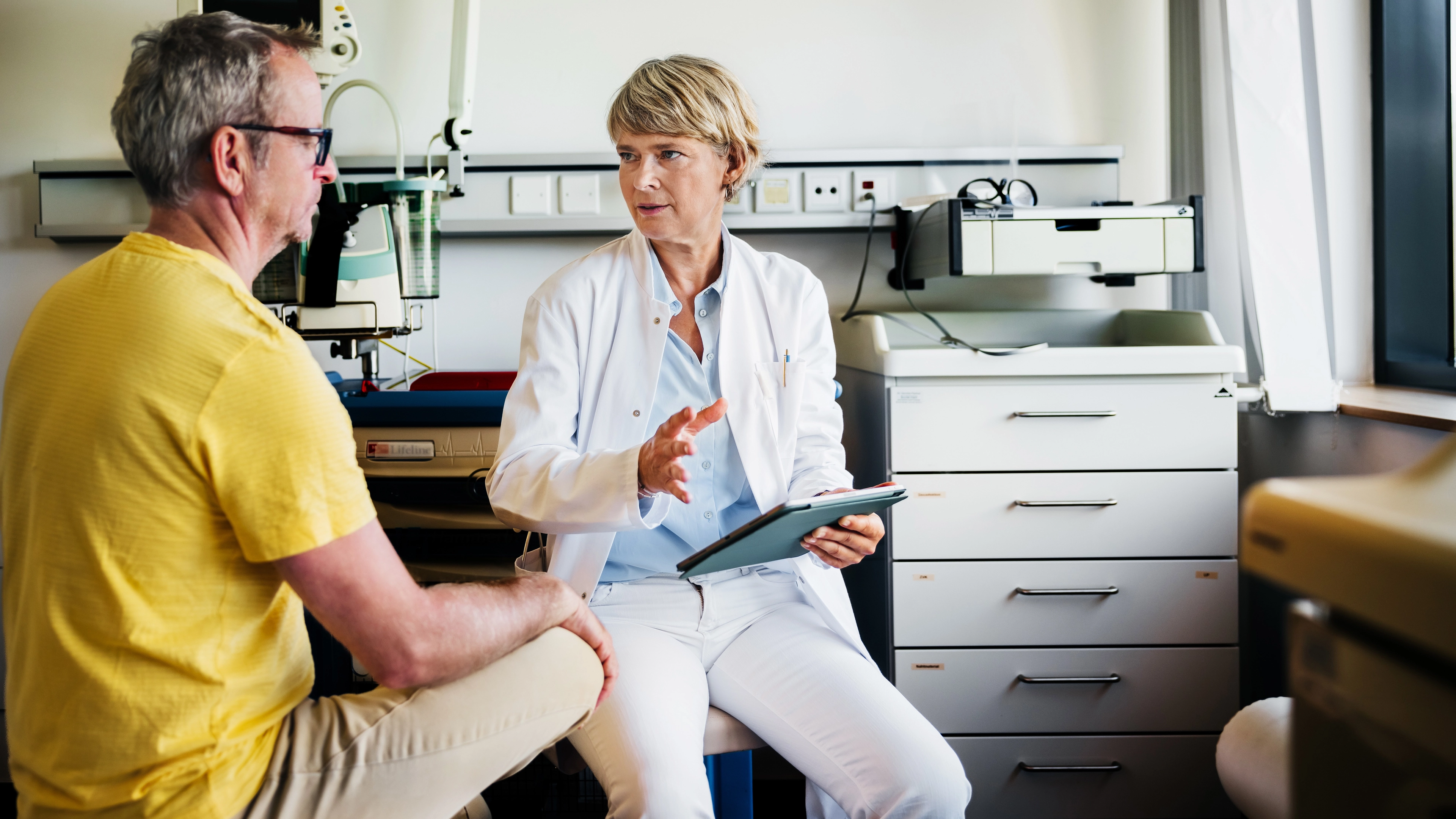 Surgeon shares five warning signs of bowel cancer that you should never ignore