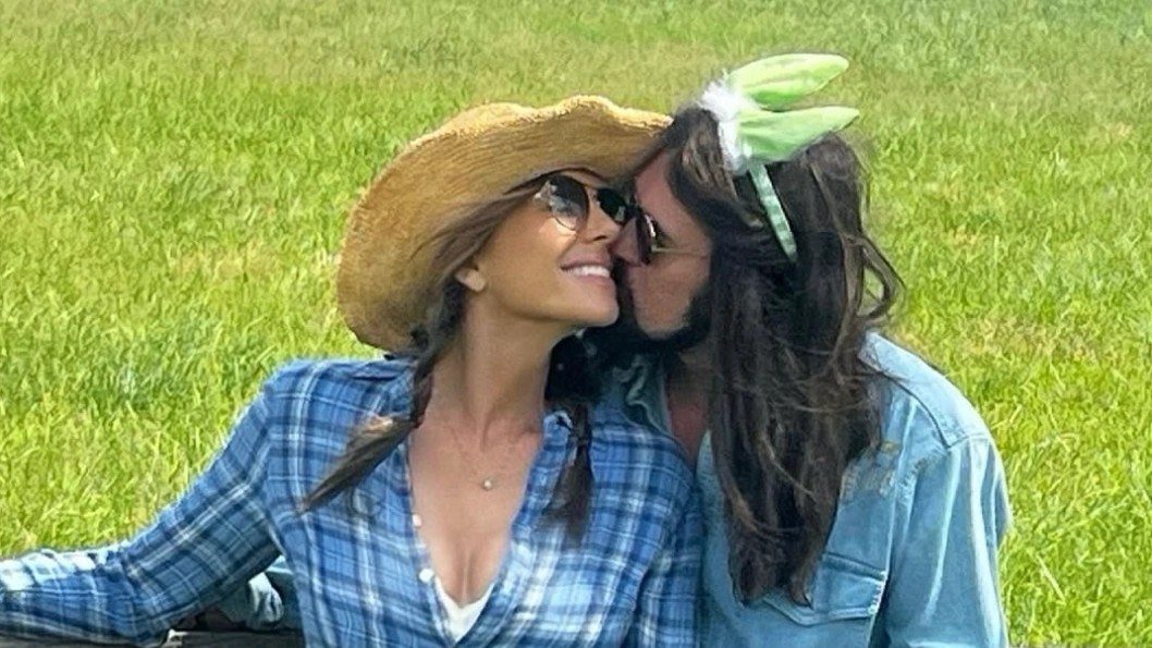 Billy Ray Cyrus reveals how relationship with Elizabeth Hurley started as he reads out private messages