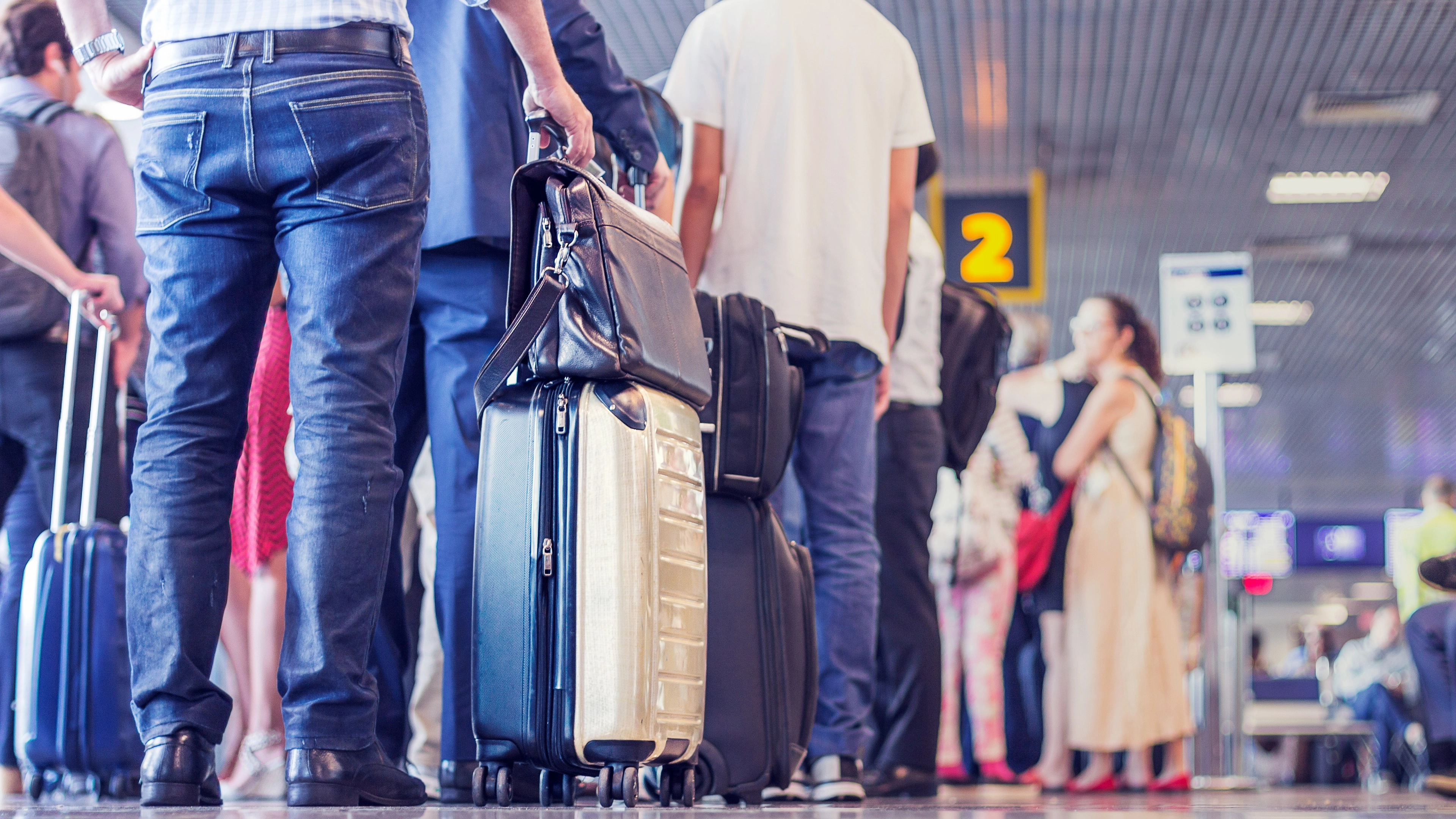 Travel expert explains the airport mistakes that make his 'teeth itch'