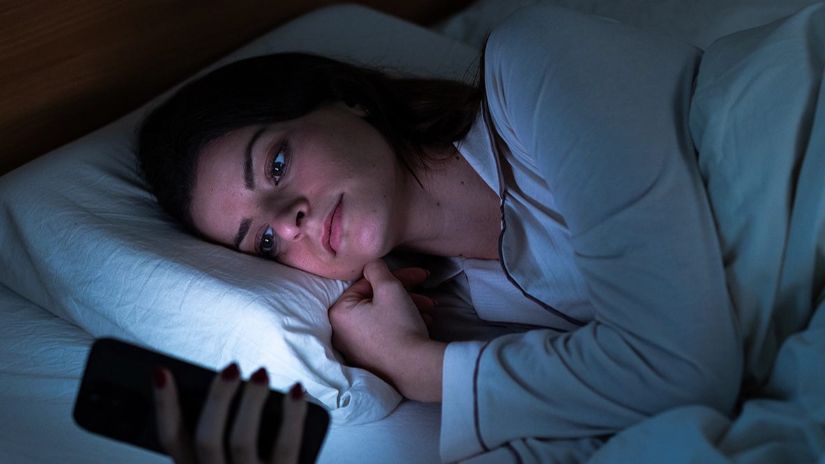 Health professional issues warning to people who regularly wake up between 2am and 3am