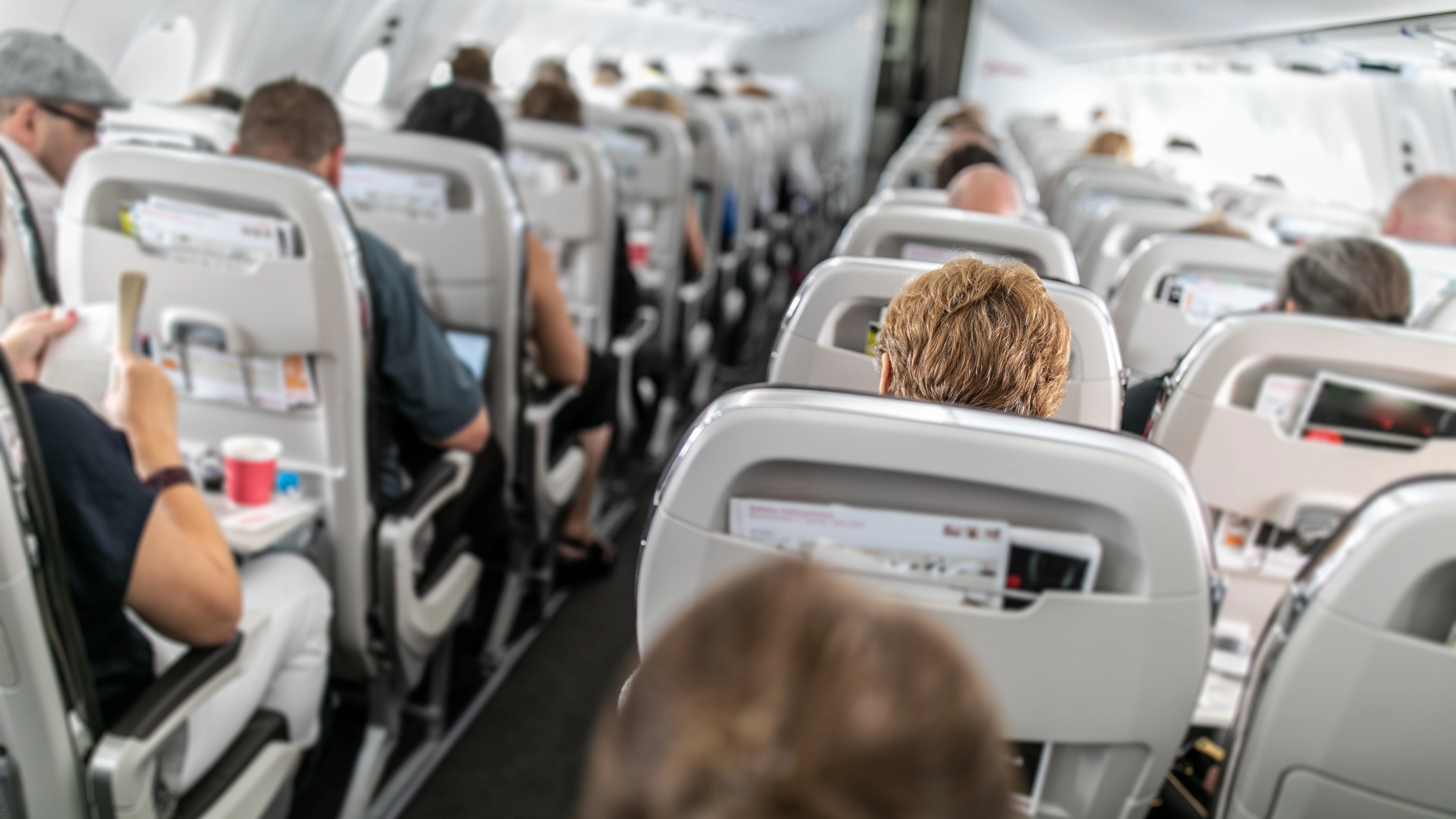 Everyone’s saying the same thing after man ‘refuses to give up plane seat for grieving mother’