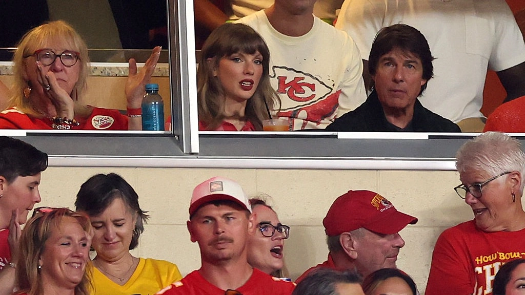 Lip reader claims Tom Cruise gave Taylor Swift some blunt advice at Chiefs game