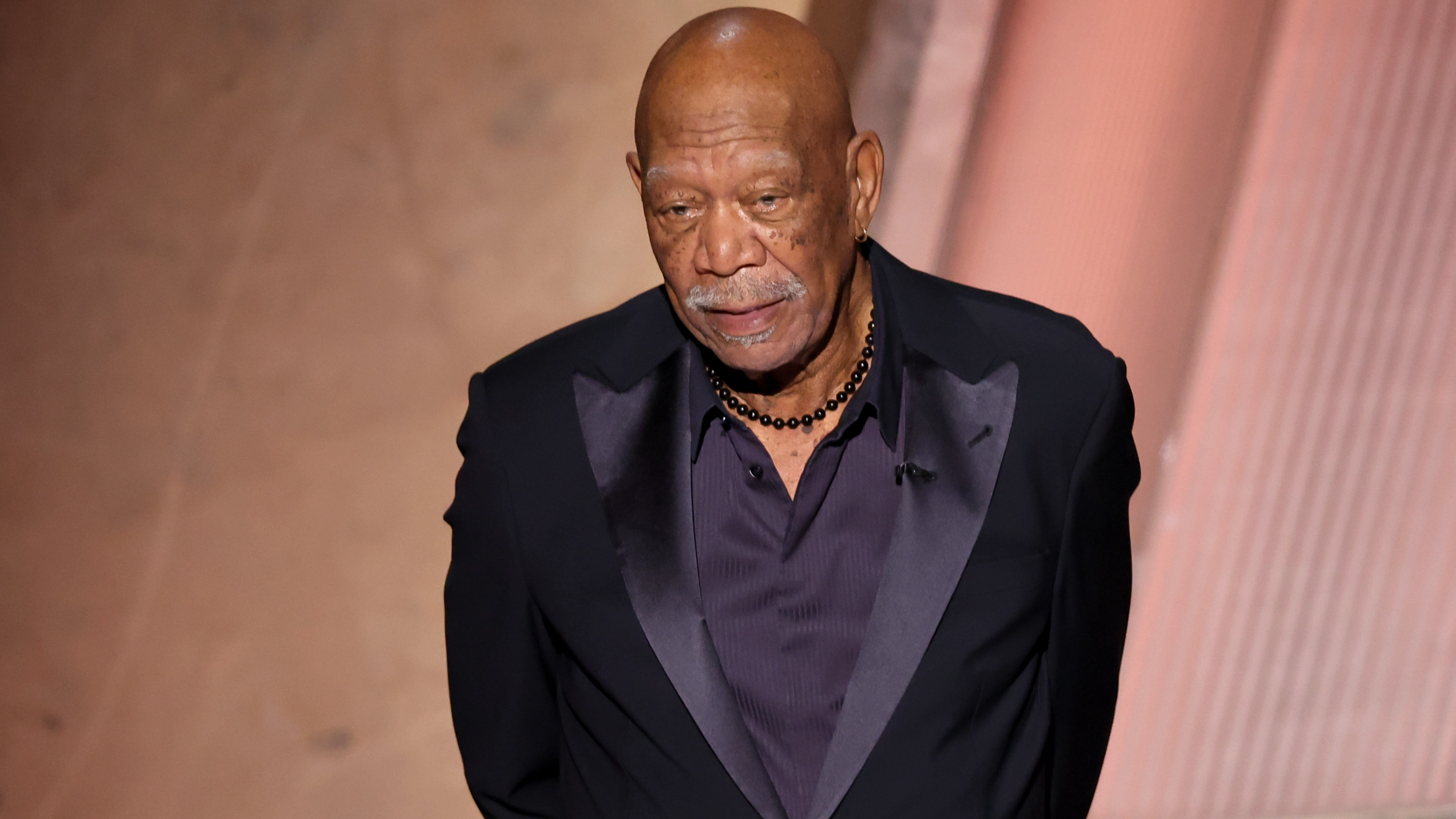 Reason why Morgan Freeman only wore one glove at Oscars due to 'excruciating' health battle