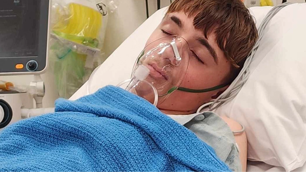 Horrific photo shows black and shrivelled lung of teen who vaped 'all day, every day' for three years