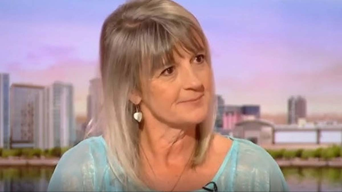 Professional complainer reveals exact technique she uses to win back thousands for customers