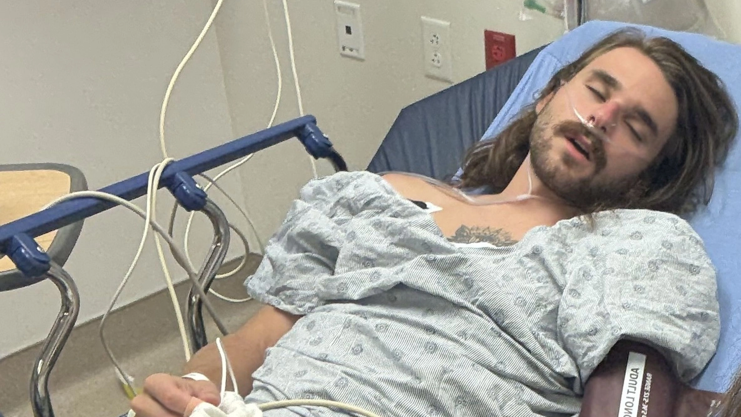 Man who vaped 'every 10 seconds' warns others of dangers after terrifying 'wake-up call'