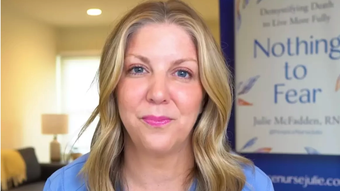 Hospice nurse who's seen 100s of people die says everyone always says the same thing on their deathbed