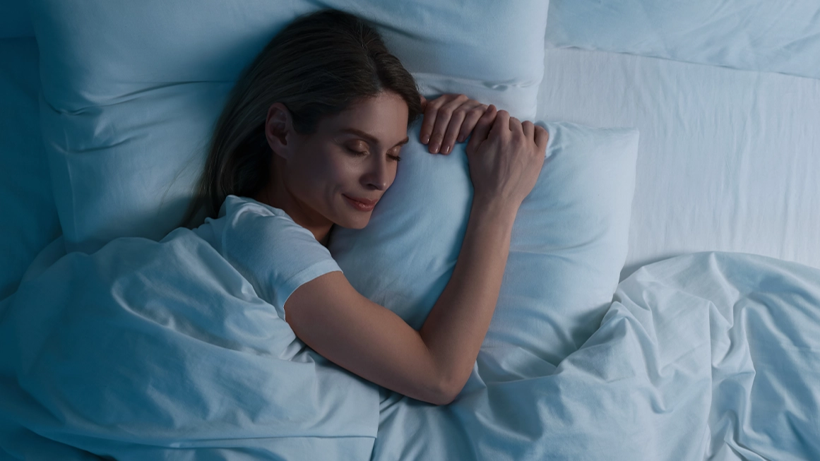 Experts claim there's a 'golden hour' for when you should sleep that could make you live longer