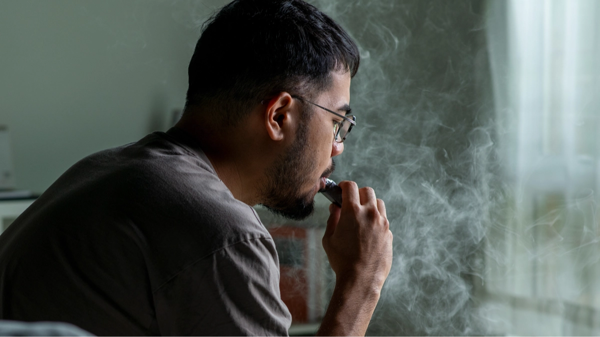 Study reveals terrifying truth about vaping compared to smoking and it might shock you