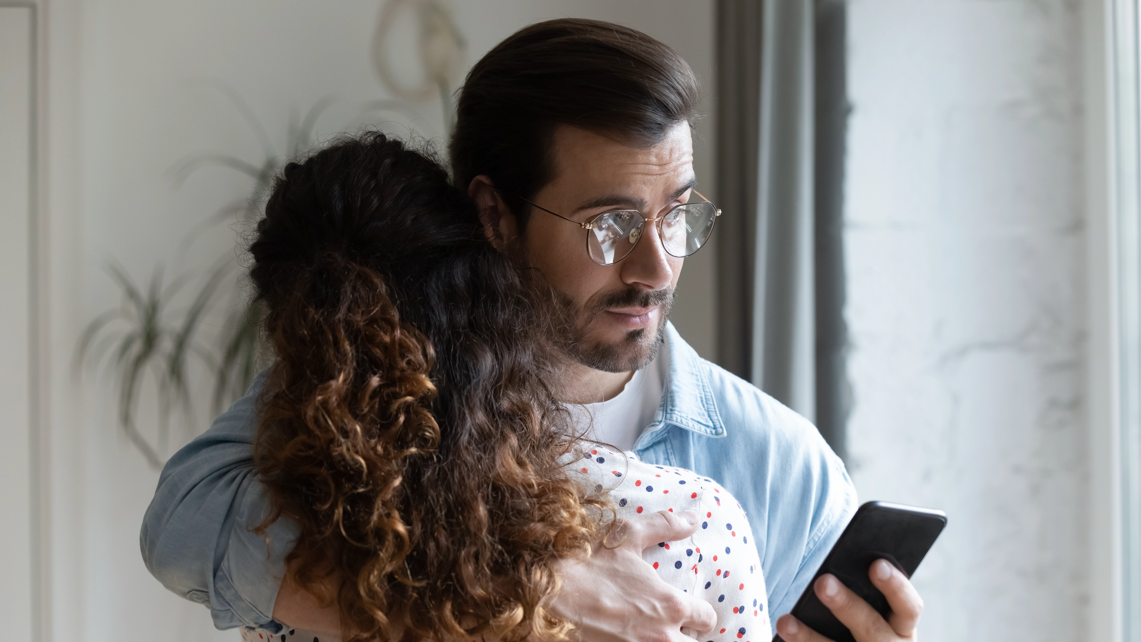 Scientists reveal 6 red flag signs that mean your partner may be 'micro-cheating'