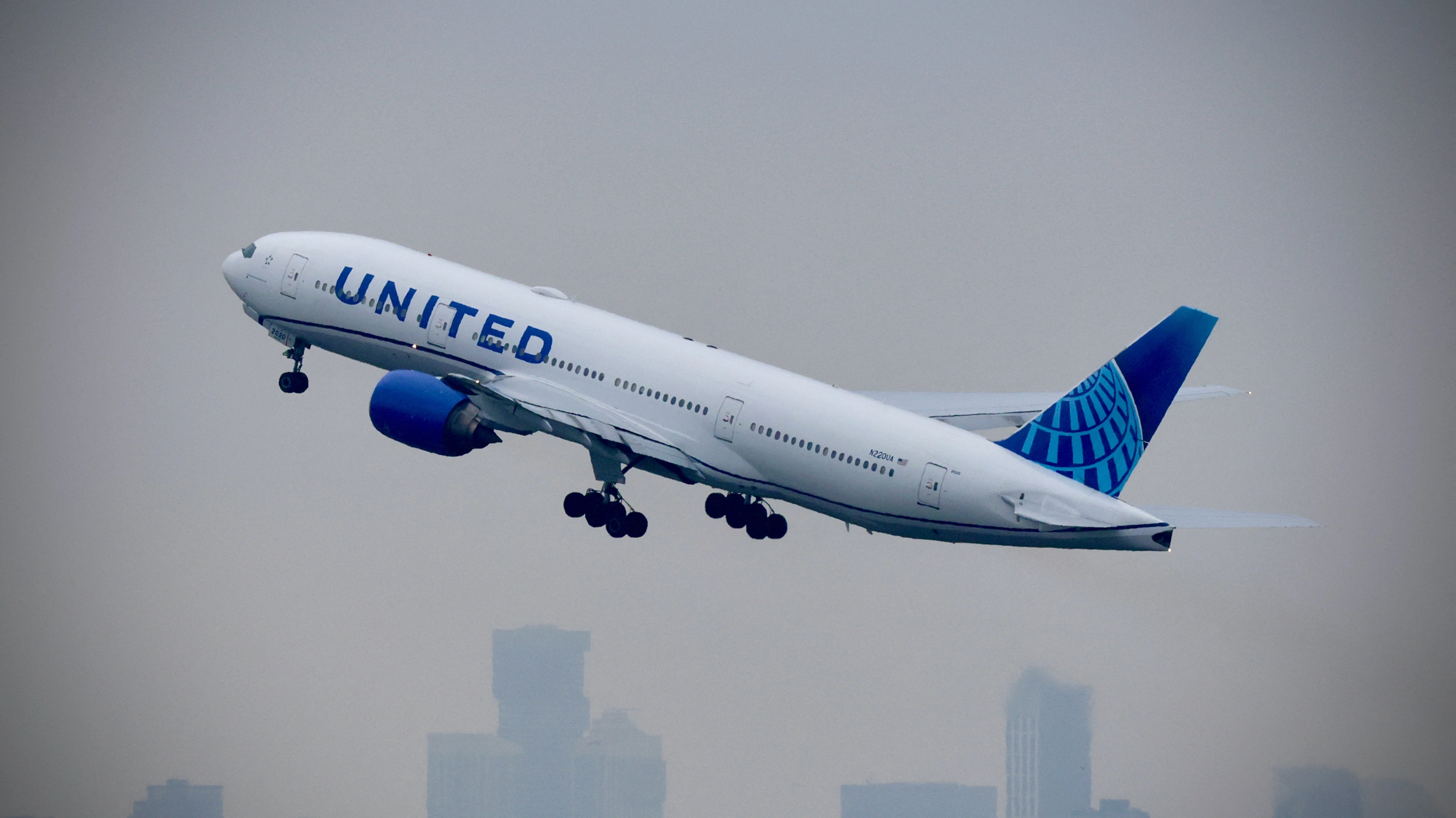 United Airlines introduces strict new rule for passengers who use electronic devices during flight