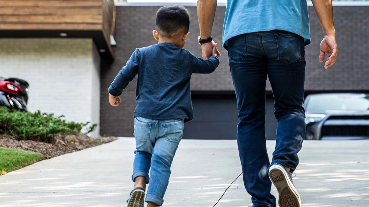 Mom issues warning after son, 2, loses vision after being kissed by acquaintance