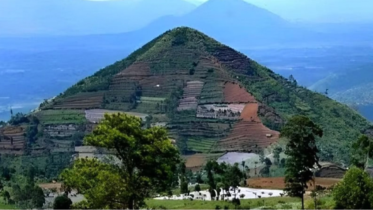 25,000-year-old ‘pyramid’ with ‘hidden chambers’ was likely not made by humans