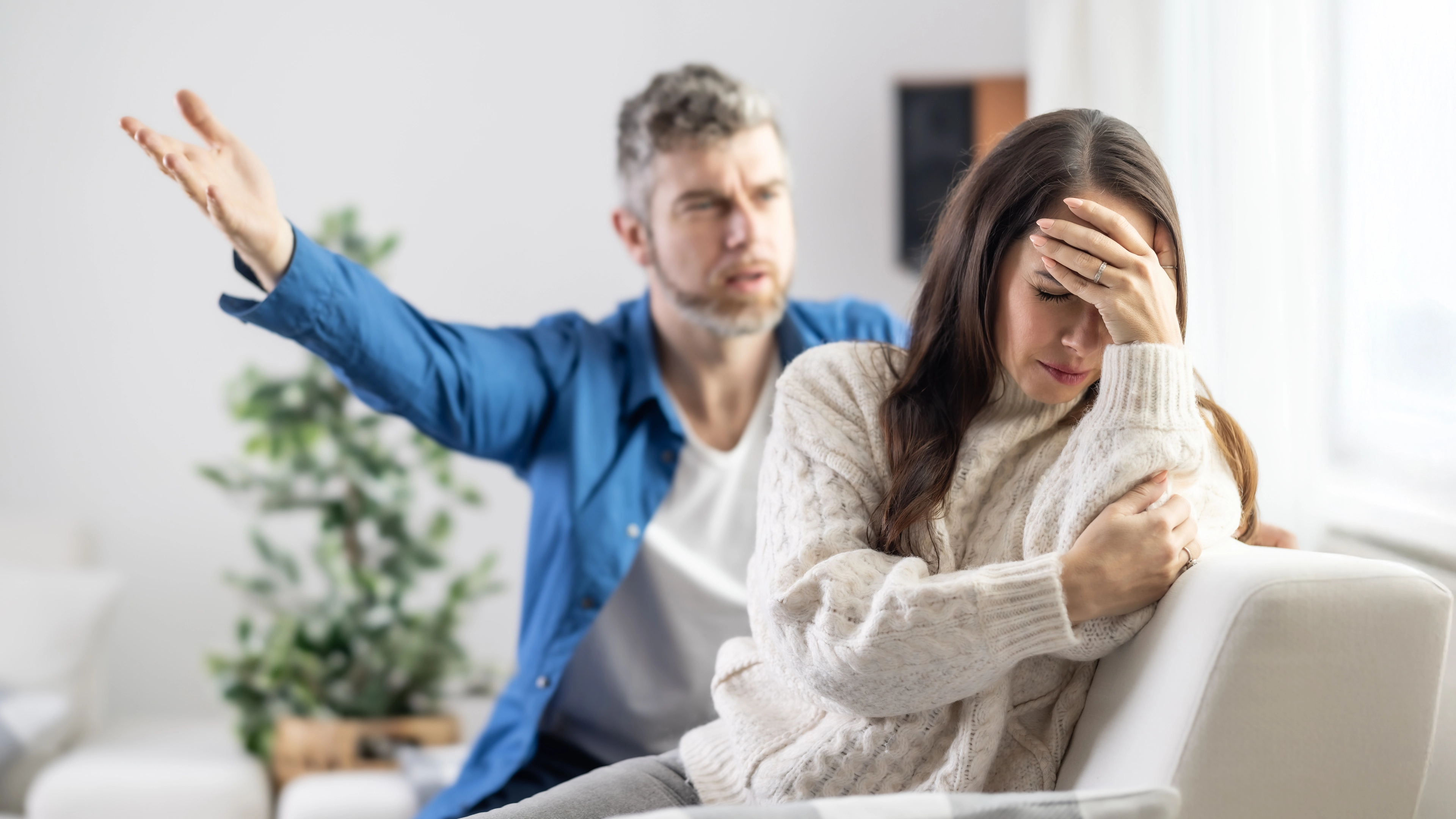 Expert reveals 5 signs you partner is silently breaking up with you