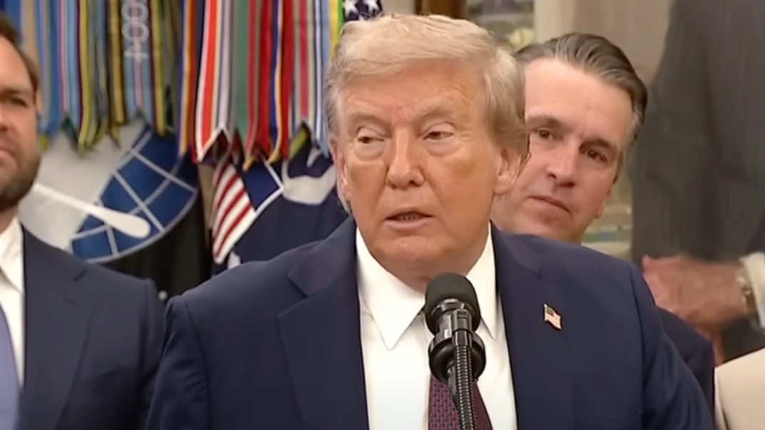 Body language expert breaks down Trump’s subtle sign of ‘discomfort’ as he addresses rumors of his death
