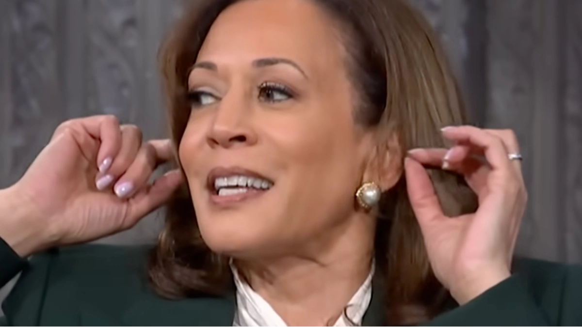 Kamala Harris shares eerie reason she only uses wired earphones and it's left people very divided
