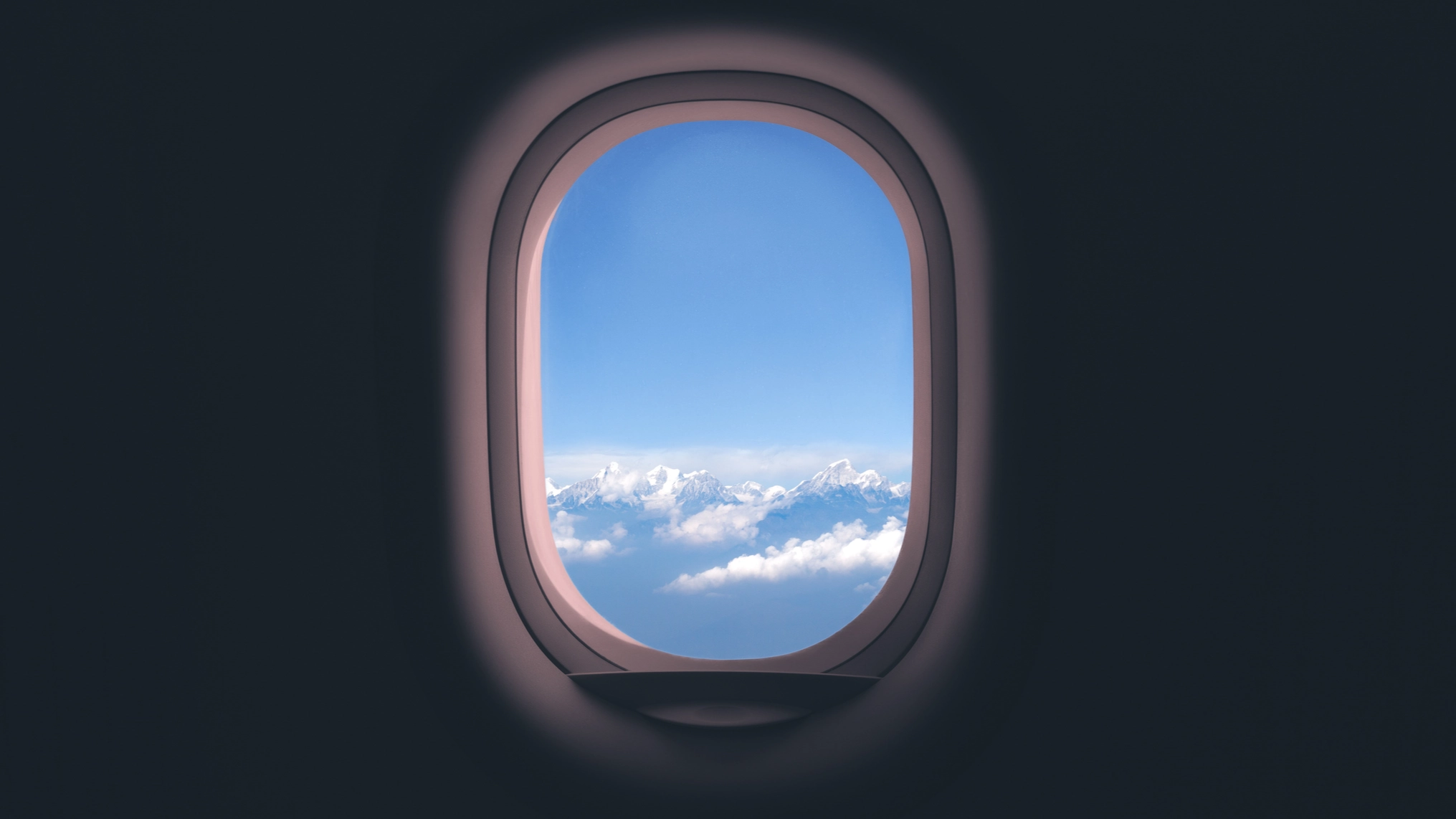 Reason why you can't ever see stars outside plane window when you're flying