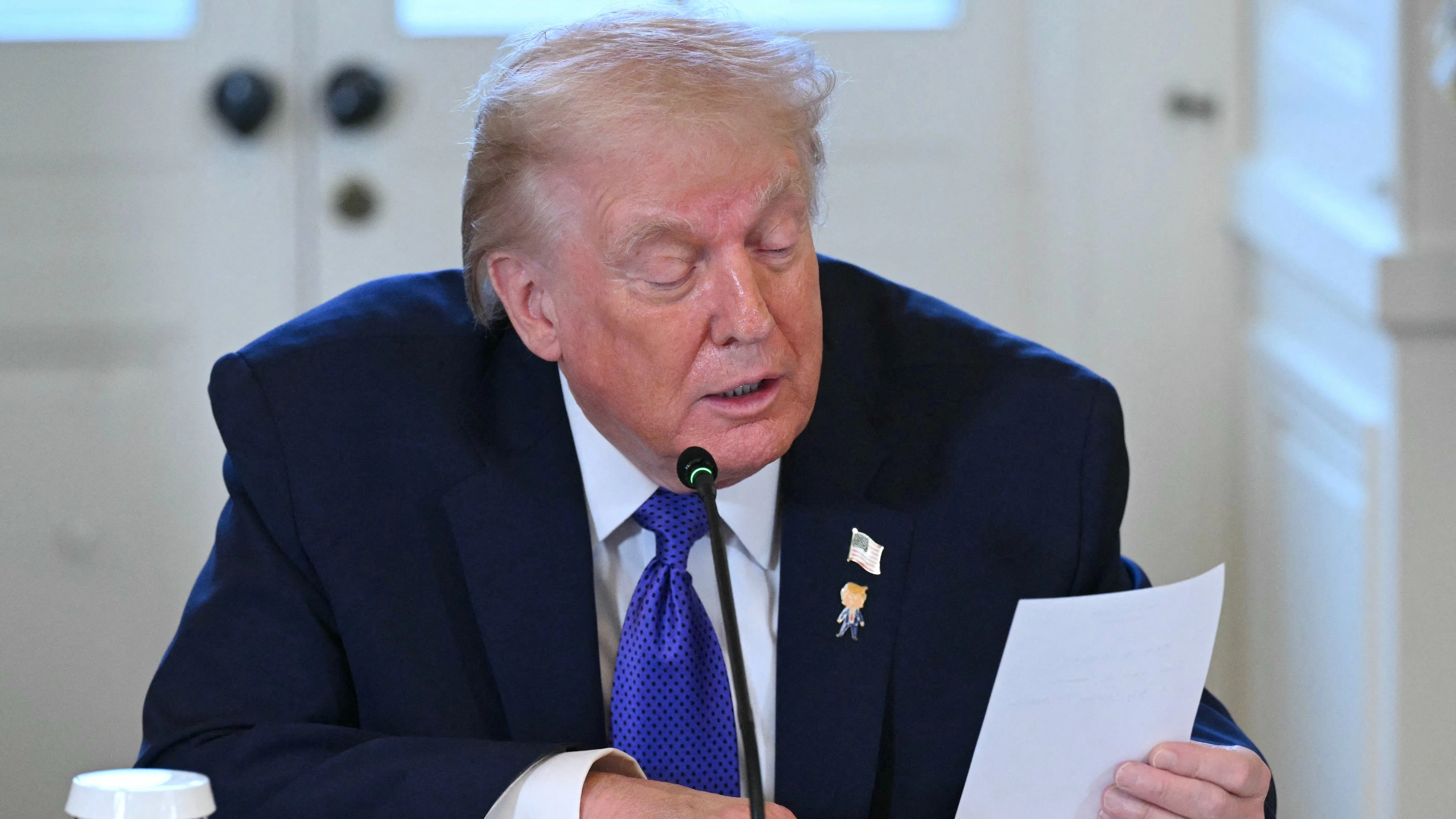 Donald Trump makes huge blunder as he accidentally reads private note out loud