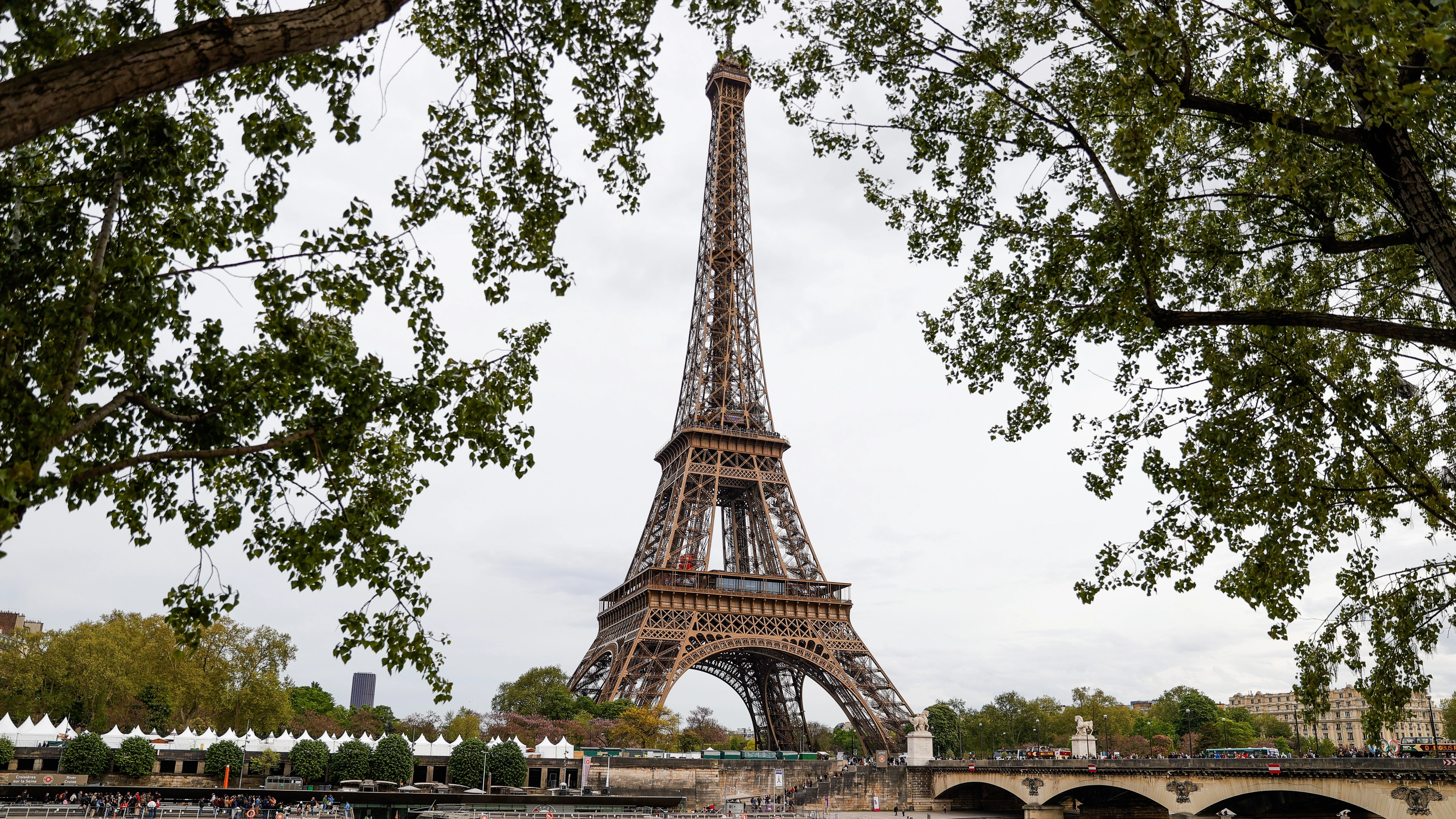 Bizarre science behind why the Eiffel Tower grows every summer as 'six inch' post goes viral