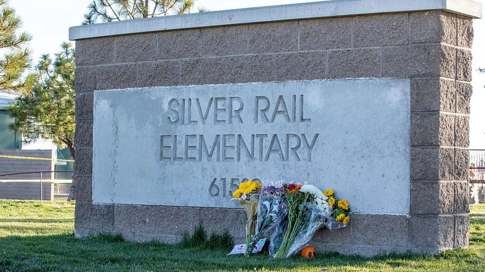 Man who shot alleged gunman at Oregon school shooting has been identified by his mother