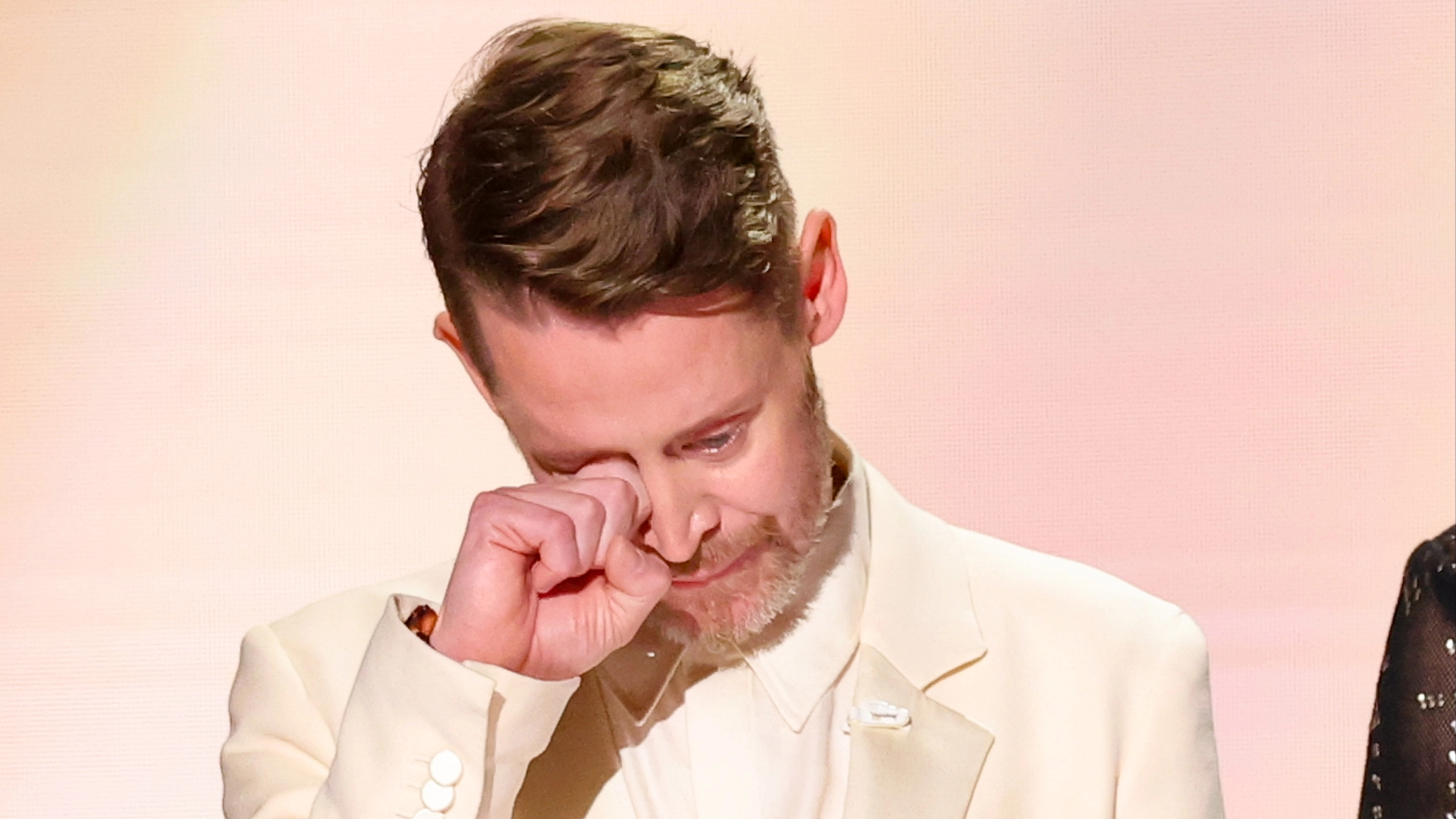 Macaulay Culkin chokes up honoring screen mom Catherine O'Hara at Emmys