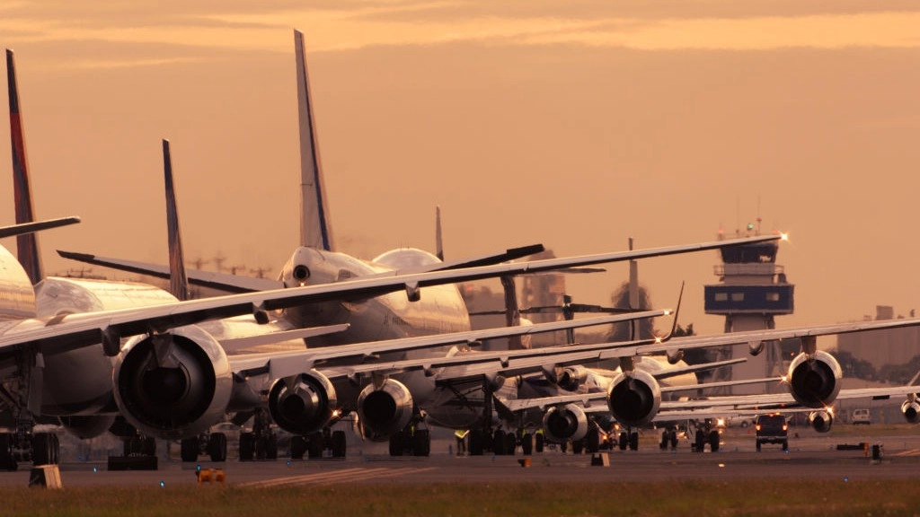 Texas residents warned of travel disruptions as airport grounds all flights for 10 days