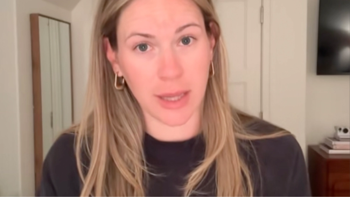Woman issues public apology after her 'severe diarrhea' canceled flight for hundreds of people