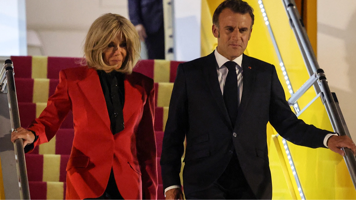 Lip reader 'reveals' what French President Macron’s wife said to him just moments after 'slapping' him