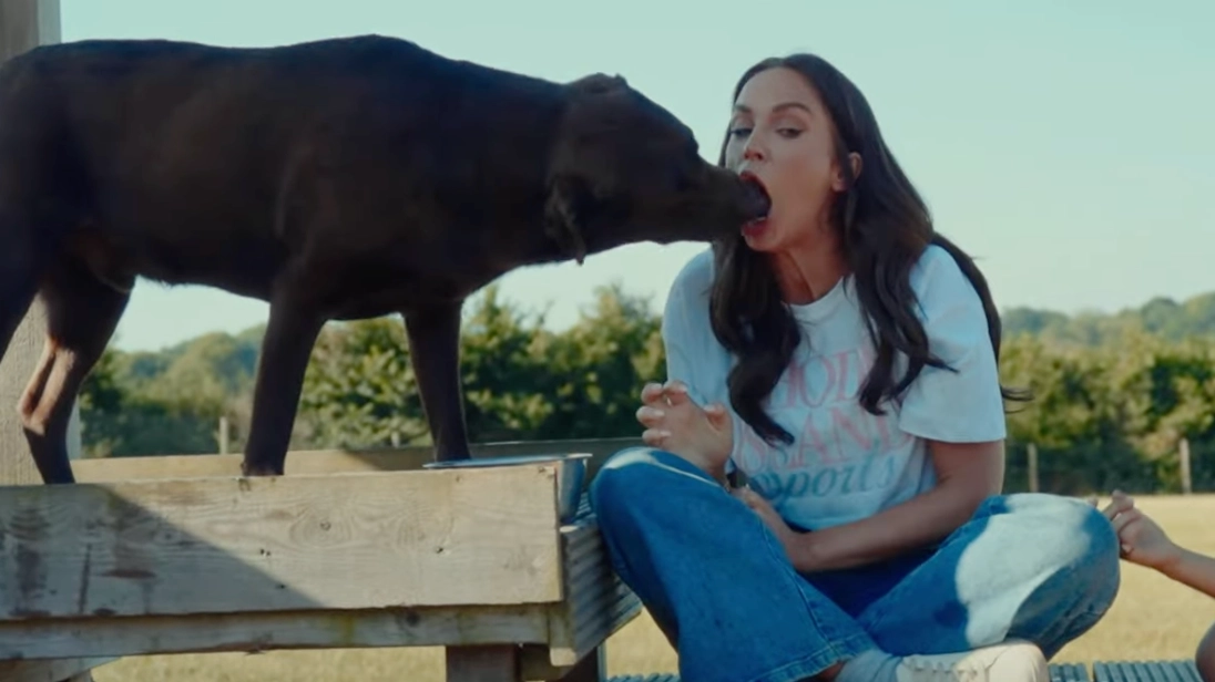 Reality TV star leaves people in shock after seeing her ‘disgusting’ act with dog