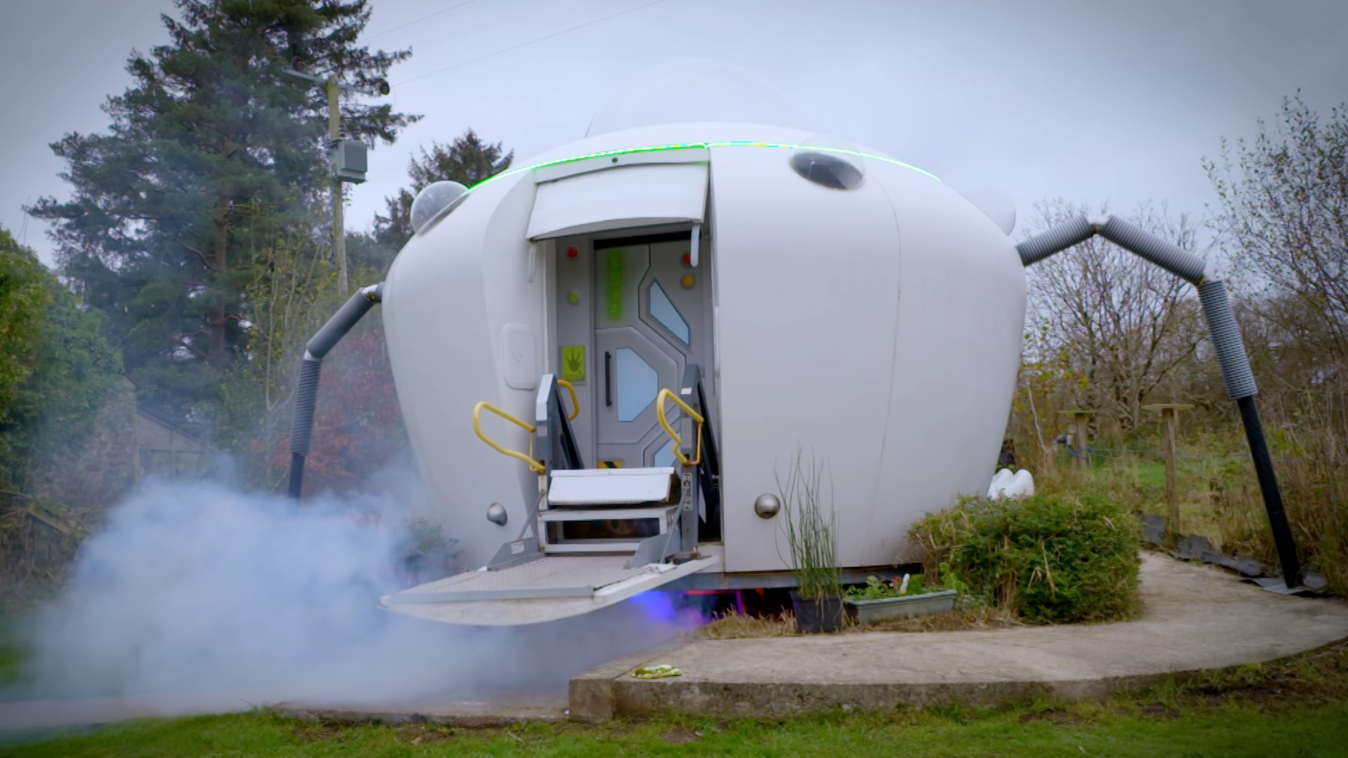 UFO-inspired hotel is located minutes from 'Bermuda Triangle' of alien sightings