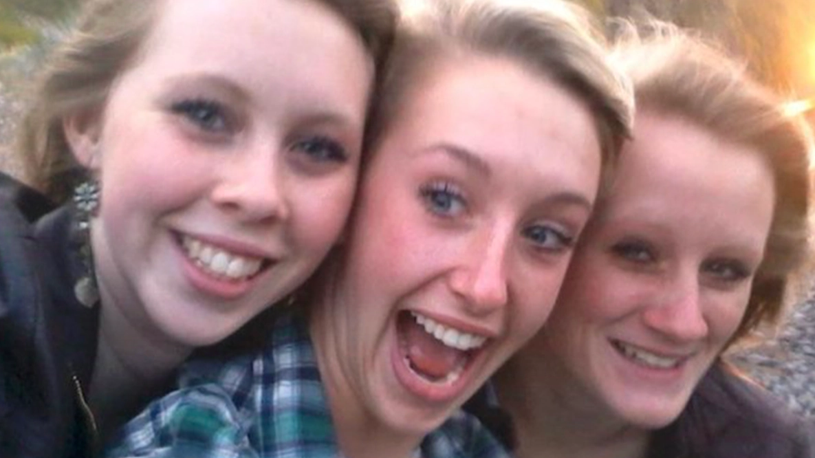 Selfie taken shortly before three friends tragically died showed they missed heartbreaking detail