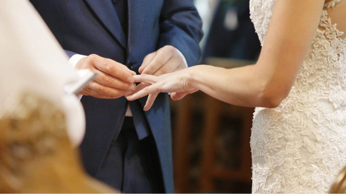 Bride-to-be leaves people divided after saying she 'hates' ring her fiancé 'spent 3 months designing'