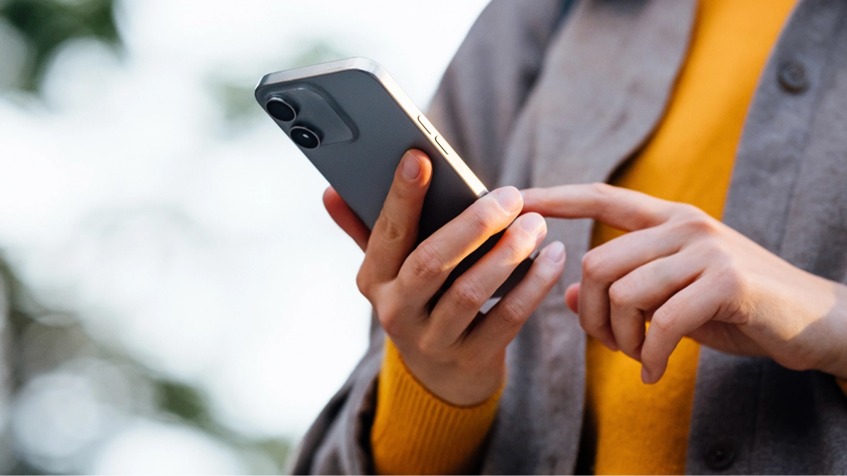 Expert warns smartphone users to turn these three settings off immediately to avoid security breach