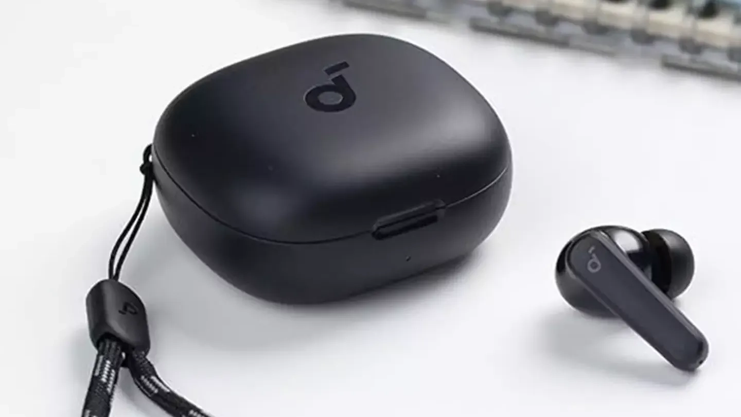 Amazon’s number-1 bestselling earbuds cost 90% less than designer brand
