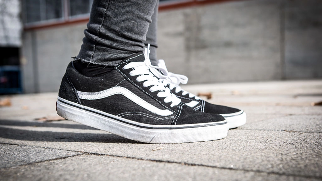 People shocked after seeing the 'hidden meaning' behind Vans logo that is blowing their mind