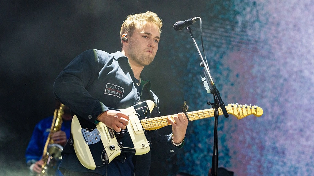 Sam Fender responds after fans call out 'disgraceful' stadium tour ticket prices